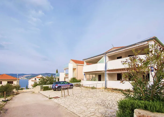 Meri With Sea View 公寓 *